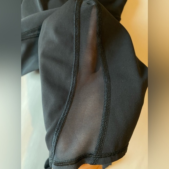 LULULEMON Black Cropped Side Mesh Leggings, Size 8 - Picture 6 of 10